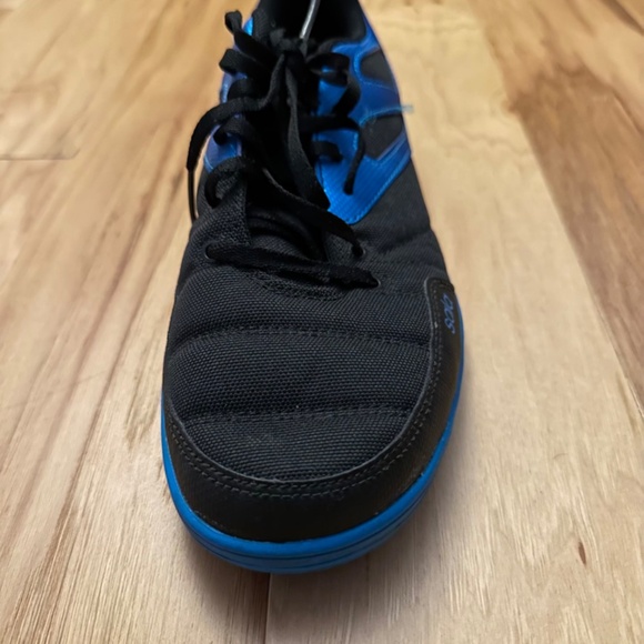 Men’s Adidas Sala - Black color - Shoe size 8 1/2 - Picture 3 of 5